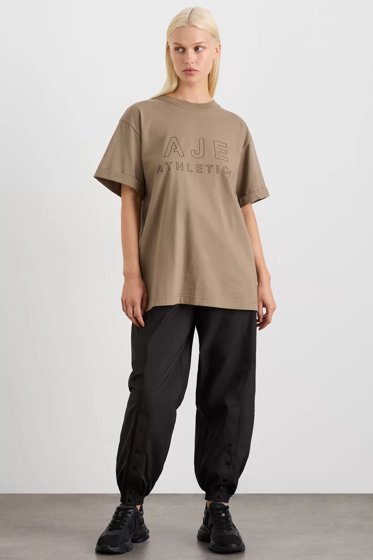 Aje ATHLETICA Block Logo Boyfriend Tee 102 Soft Khaki/Black Best