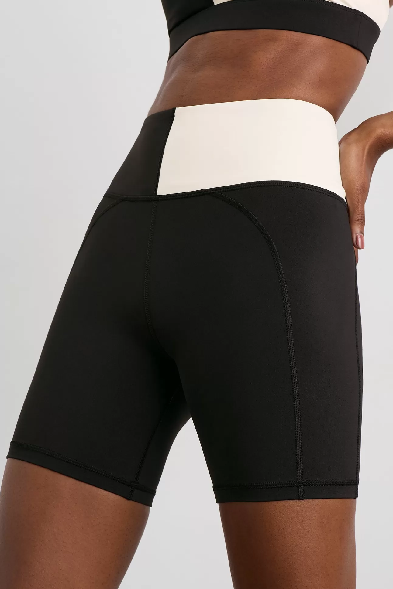 Aje ATHLETICA Spliced Bike Short 633 Black Limestone Beige Fashion