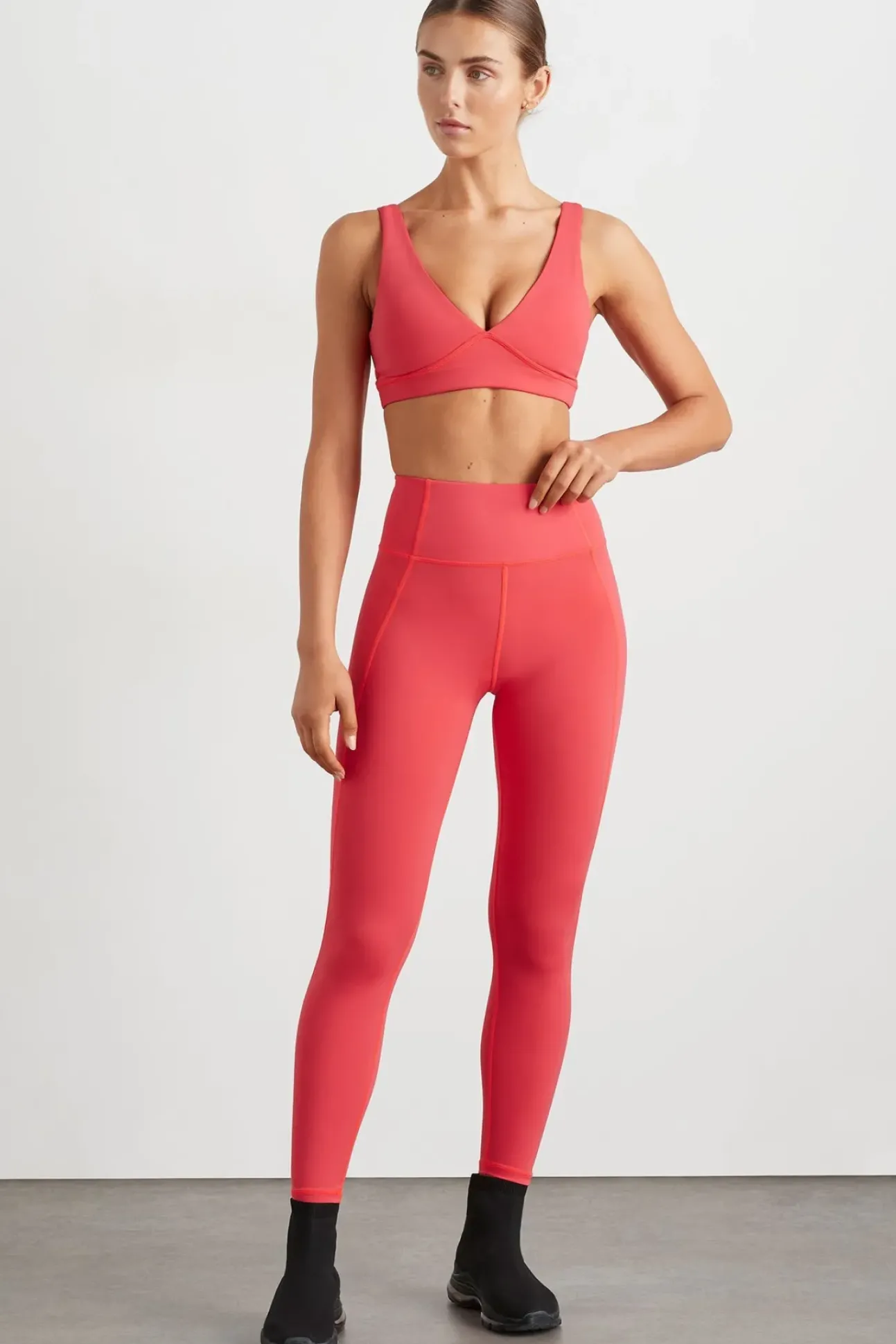 Contour Plunge Sports Bra 342