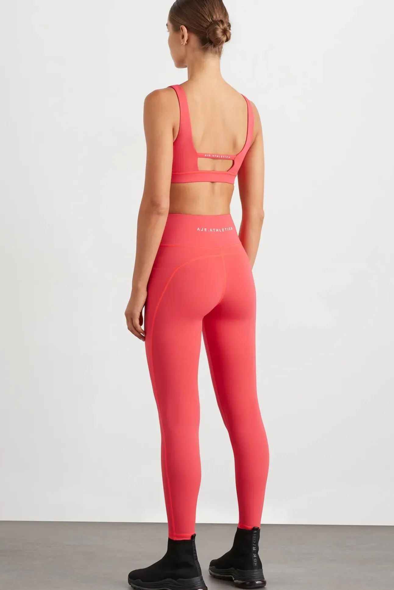 Contour Plunge Sports Bra 342