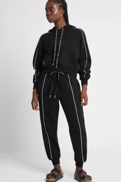 Cropped Essential Contrast Piping Hoodie 405